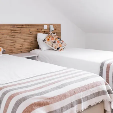 Ferrel Surf House B&B 발리알