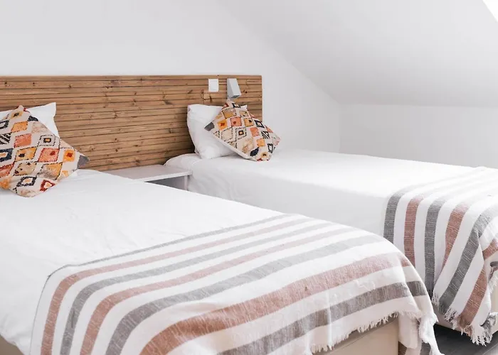 Ferrel Surf House Bed and Breakfast Baleal