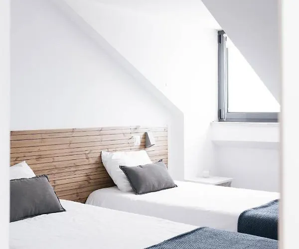 Ferrel Surf House Bed and Breakfast Baleal